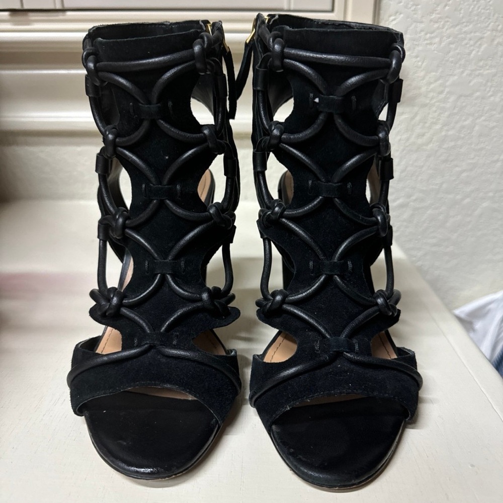 BCBG
7
Black heels
good condition
